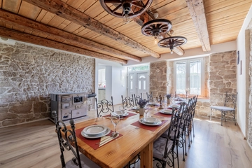 5-Bedroom Villa with Jacuzzi and Pool in Vinjani Donji