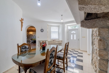 5-Bedroom Villa with Jacuzzi and Pool in Vinjani Donji