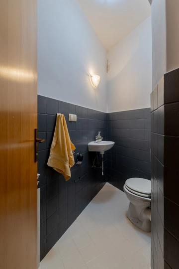 5-Bedroom Villa with Jacuzzi and Pool in Vinjani Donji