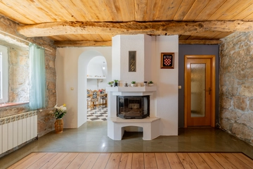 5-Bedroom Villa with Jacuzzi and Pool in Vinjani Donji