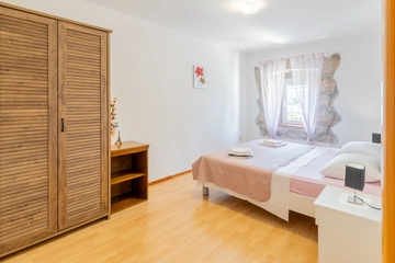 5-Bedroom Villa with Jacuzzi and Pool in Vinjani Donji