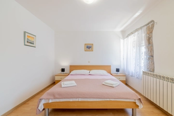 5-Bedroom Villa with Jacuzzi and Pool in Vinjani Donji