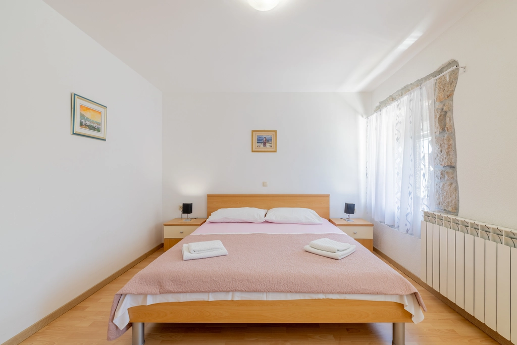 5-Bedroom Villa with Jacuzzi and Pool in Vinjani Donji