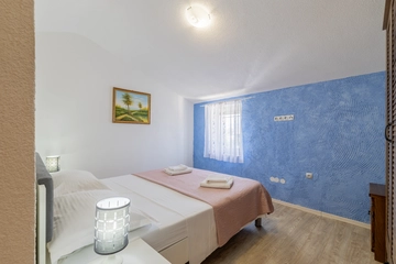 5-Bedroom Villa with Jacuzzi and Pool in Vinjani Donji