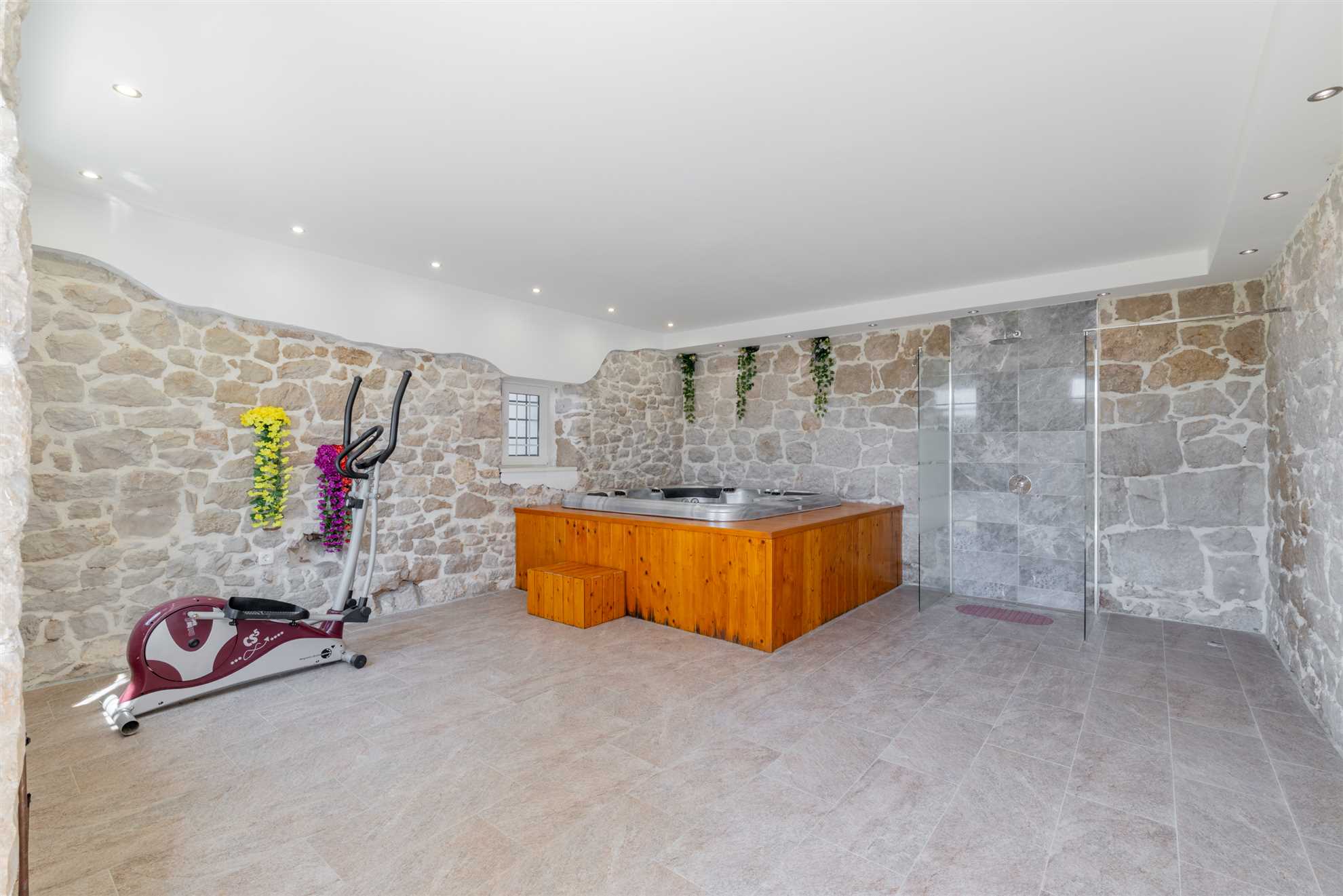 Villa Lavandis with Jacuzzi and 50m2 Pool