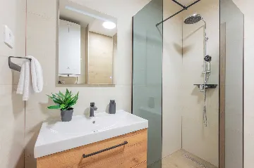 Kaštel Sućurac Villa with Hydromassage Pool for 8