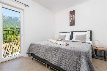 Kaštel Sućurac Villa with Hydromassage Pool for 8