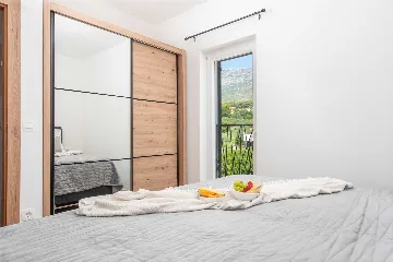 Kaštel Sućurac Villa with Hydromassage Pool for 8