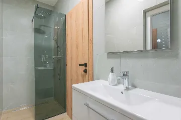 Kaštel Sućurac Villa with Hydromassage Pool for 8