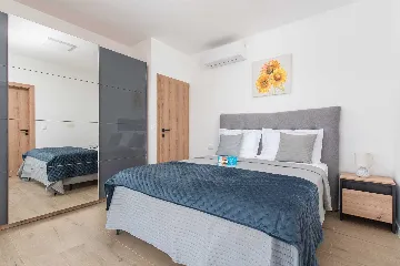 Kaštel Sućurac Villa with Hydromassage Pool for 8