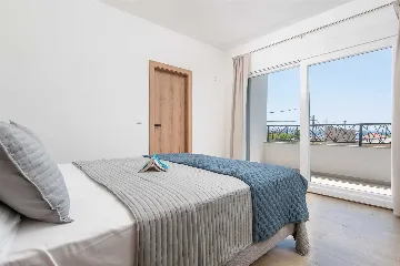 Kaštel Sućurac Villa with Hydromassage Pool for 8