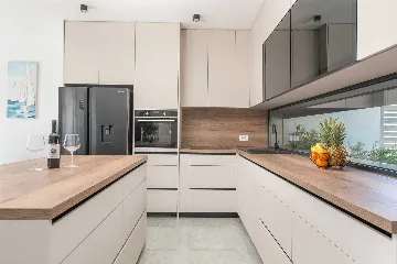 Kaštel Sućurac Villa with Hydromassage Pool for 8