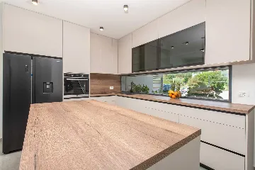 Kaštel Sućurac Villa with Hydromassage Pool for 8