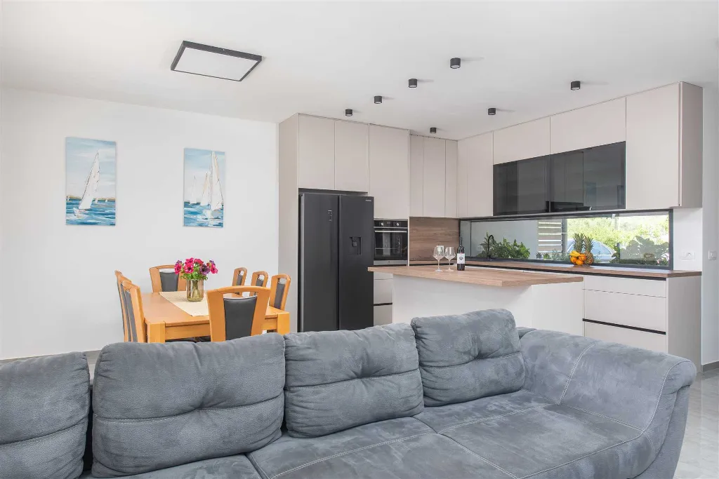 Kaštel Sućurac Villa with Hydromassage Pool for 8