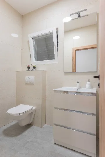 Kaštel Sućurac Villa with Hydromassage Pool for 8