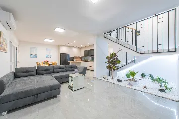 Kaštel Sućurac Villa with Hydromassage Pool for 8