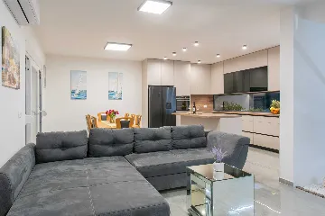 Kaštel Sućurac Villa with Hydromassage Pool for 8