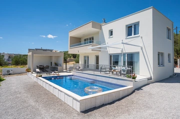 Family-Size Villa with Private Pool near Split