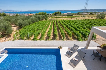 Family-Size Villa with Private Pool near Split