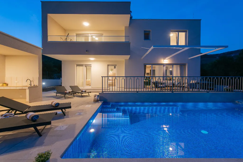 Family-Size Villa with Private Pool near Split