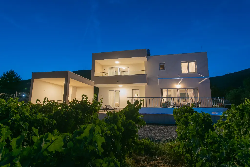 Family-Size Villa with Private Pool near Split