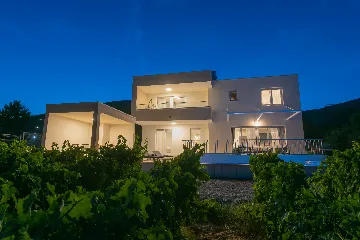 Family-Size Villa with Private Pool near Split