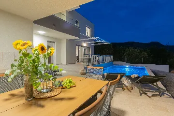Family-Size Villa with Private Pool near Split