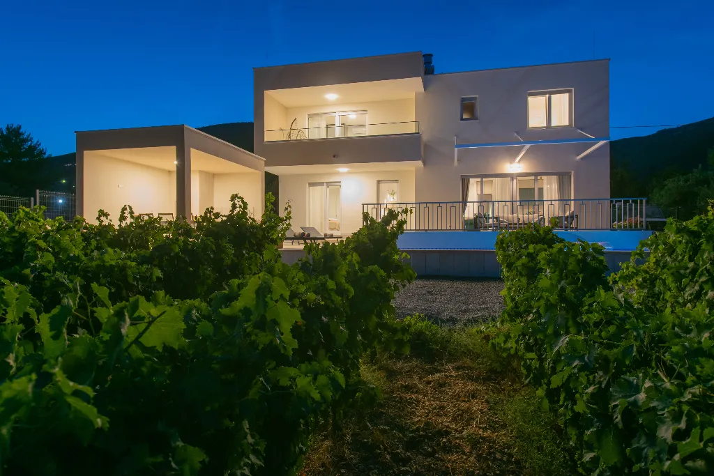 Family-Size Villa with Private Pool near Split