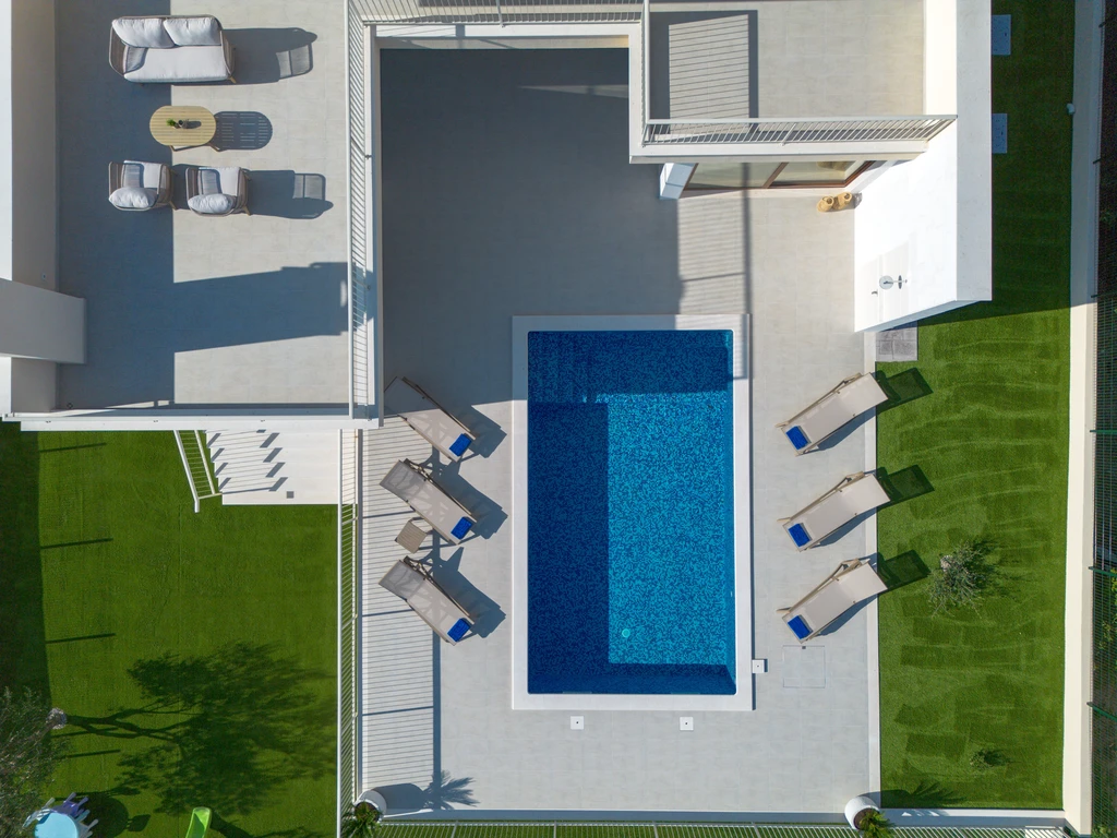 Villa with Pool and Gym in Kastel Lukšić