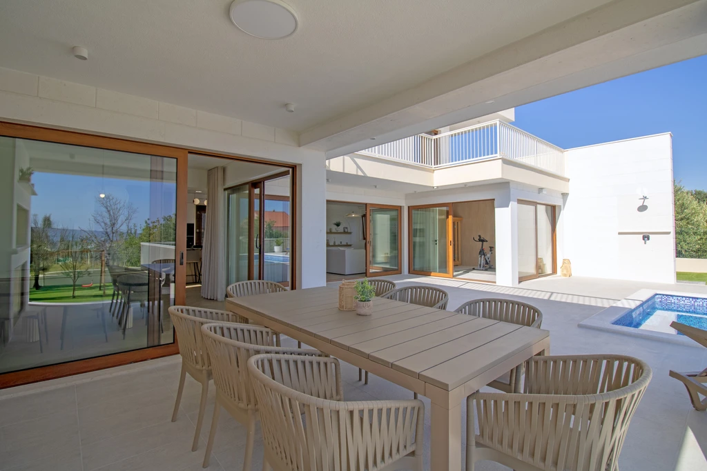 Villa with Pool and Gym in Kastel Lukšić