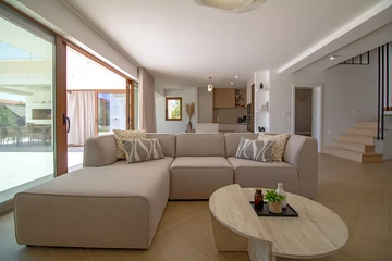 Villa with Pool and Gym in Kastel Lukšić