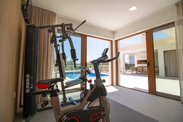 Villa with Pool and Gym in Kastel Lukšić