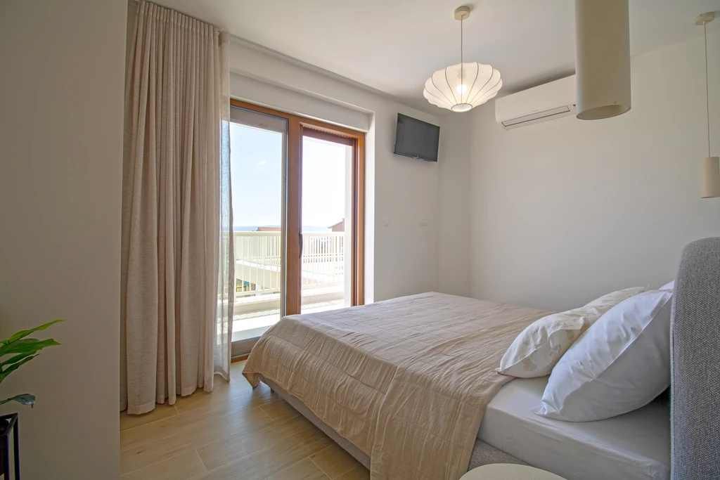 Villa with Pool and Gym in Kastel Lukšić