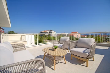 Villa with Pool and Gym in Kastel Lukšić