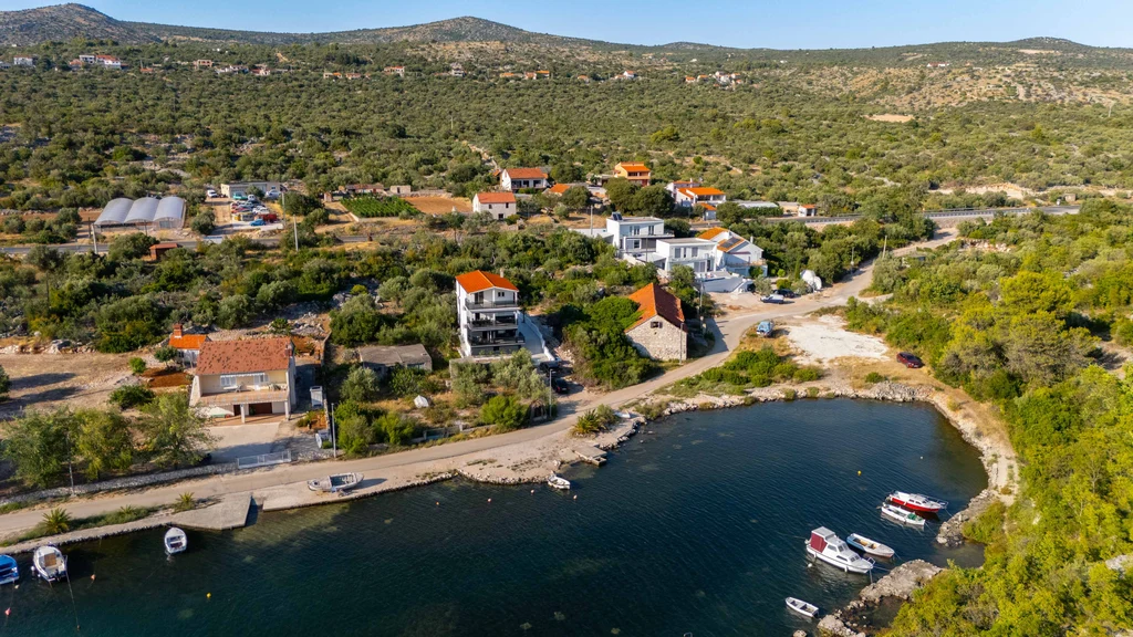Spacious 5-Bedroom Villa in Rogoznica