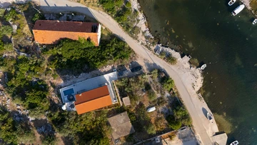 Spacious 5-Bedroom Villa in Rogoznica