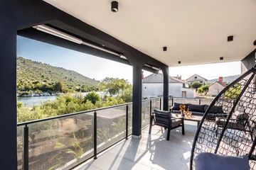 Spacious 5-Bedroom Villa in Rogoznica