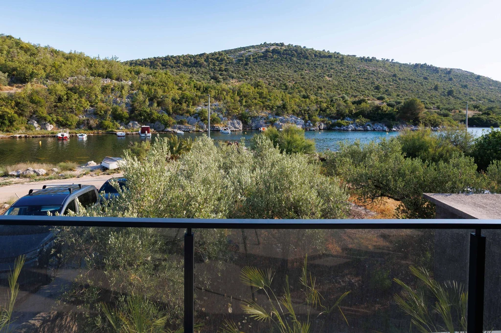 Spacious 5-Bedroom Villa in Rogoznica