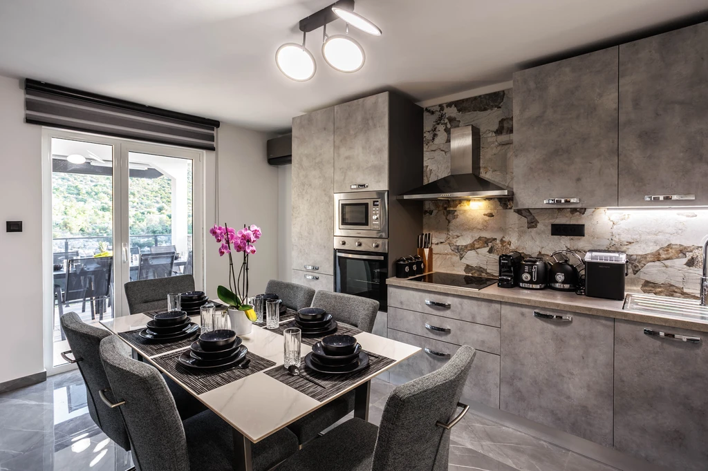 Spacious 5-Bedroom Villa in Rogoznica