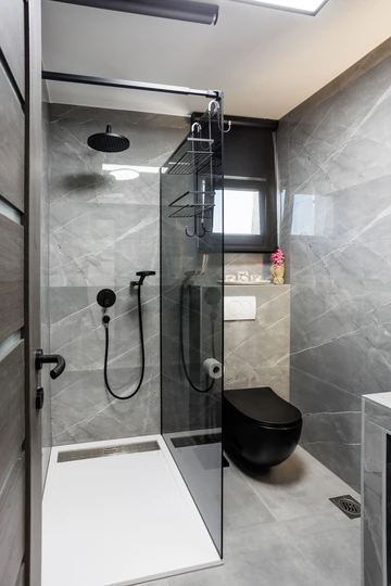 Spacious 5-Bedroom Villa in Rogoznica