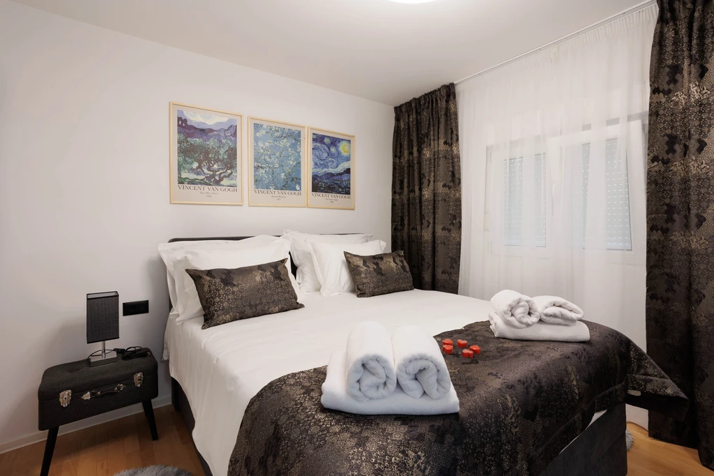 Spacious 5-Bedroom Villa in Rogoznica
