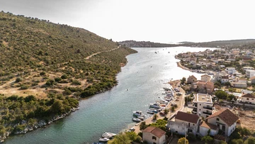 Spacious 5-Bedroom Villa in Rogoznica