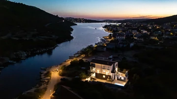 Spacious 5-Bedroom Villa in Rogoznica