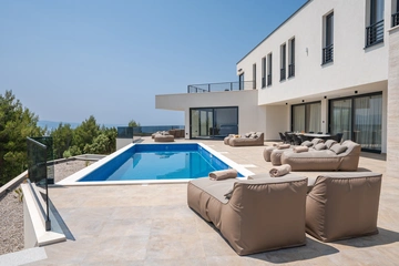 Sea-View Villa with Heated Pool for 10 in Stanići