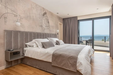 Sea-View Villa with Heated Pool for 10 in Stanići