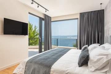 Sea-View Villa with Heated Pool for 10 in Stanići