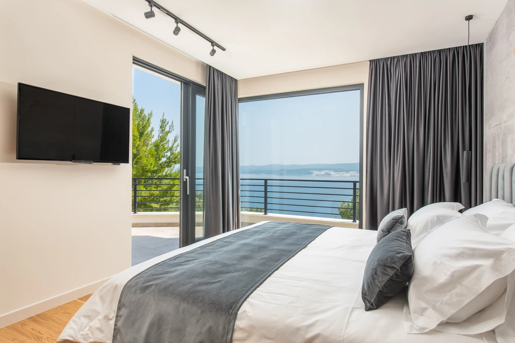 Sea-View Villa with Heated Pool for 10 in Stanići