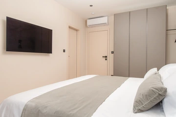 Sea-View Villa with Heated Pool for 10 in Stanići