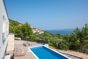 Sea-View Villa with Heated Pool for 10 in Stanići