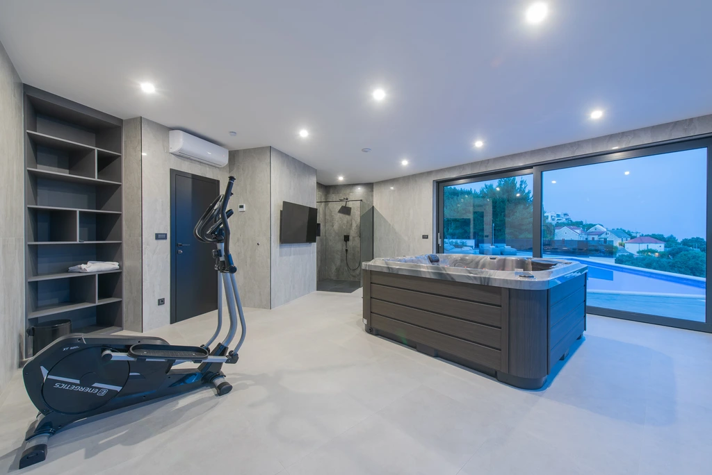 Sea-View Villa with Heated Pool for 10 in Stanići